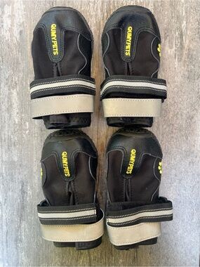 Qumy  Pets Reflective Black Dog Boots - Set of 4